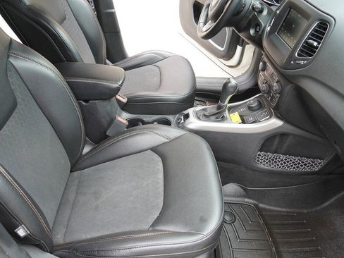 Used 2019 Jeep Compass Latitude AWD/4WD image 16