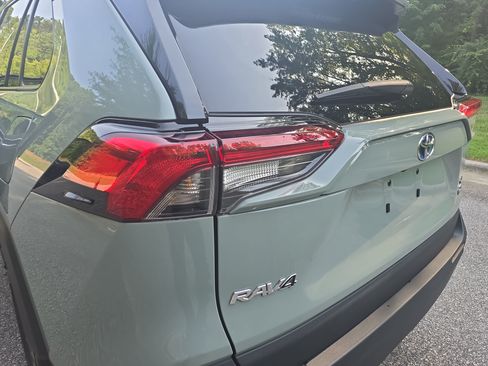 Used 2023 Toyota RAV4 XLE AWD/4WD image 31