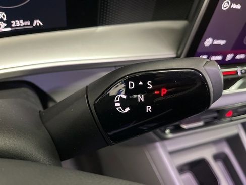 New 2026 Volkswagen Tiguan SE image 18