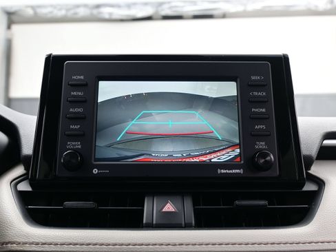 Used 2021 Toyota RAV4 XLE AWD/4WD image 18