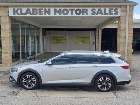 Used 2019 Buick Regal Preferred w/ Sights and Sounds Package image 2