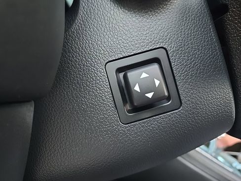 Used 2022 Genesis G90 3.3T Premium image 17