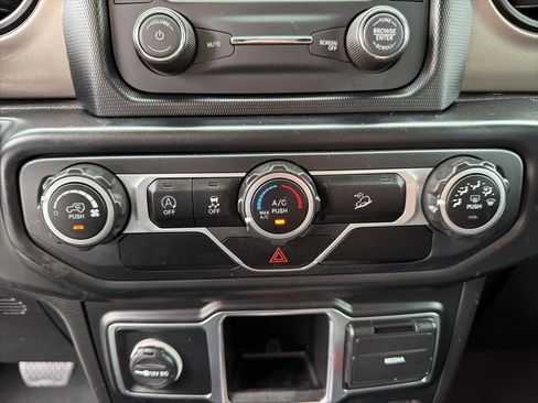 Used 2020 Jeep Wrangler Sport AWD/4WD image 33