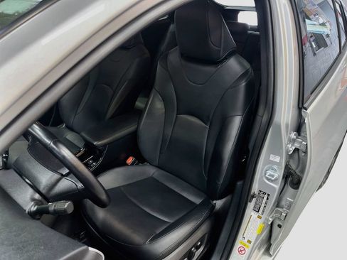 Used 2022 Toyota Prius FWD image 19