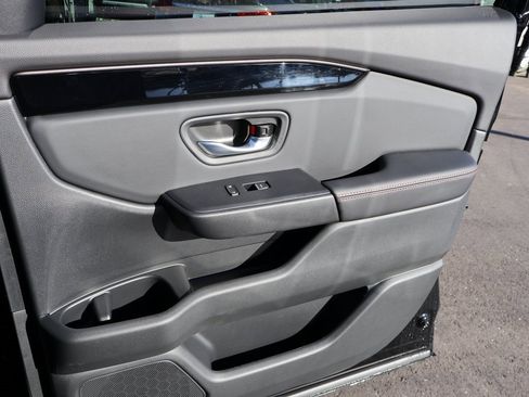 Certified 2025 Honda Pilot TrailSport image 11