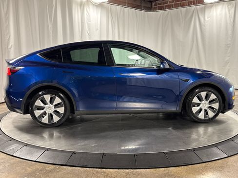 Used 2023 Tesla Model Y Long Range AWD/4WD image 6
