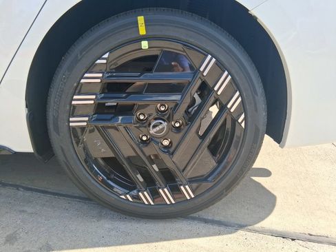 New 2026 Nissan Sentra SR w/ SR Premium Package FWD image 37
