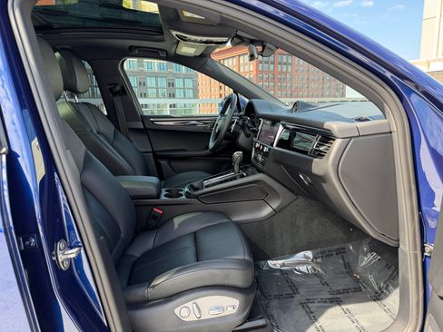 Certified 2023 Porsche Macan AWD/4WD image 22