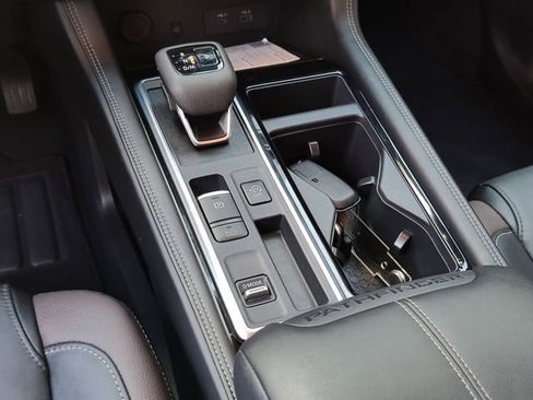 Used 2025 Nissan Pathfinder Platinum w/ Cargo Package image 23