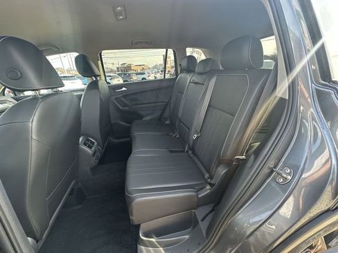 Used 2024 Volkswagen Tiguan SE image 26
