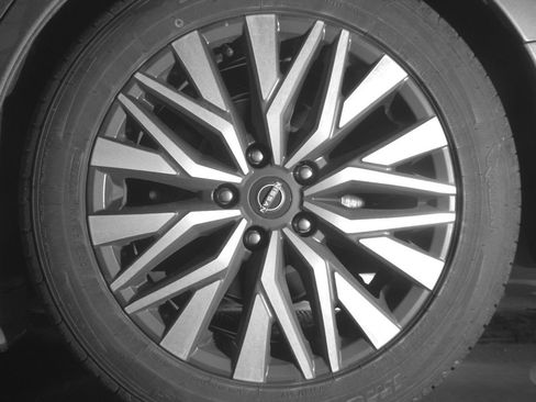 Used 2025 Nissan Altima 2.5 SV FWD image 14