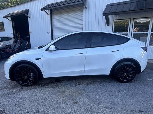 Used 2020 Tesla Model Y Long Range AWD/4WD image 1