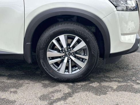 Certified 2024 Nissan Pathfinder SL w/ Lighting Package (N92) image 7