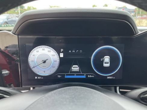 Used 2025 Hyundai Elantra Limited FWD image 18