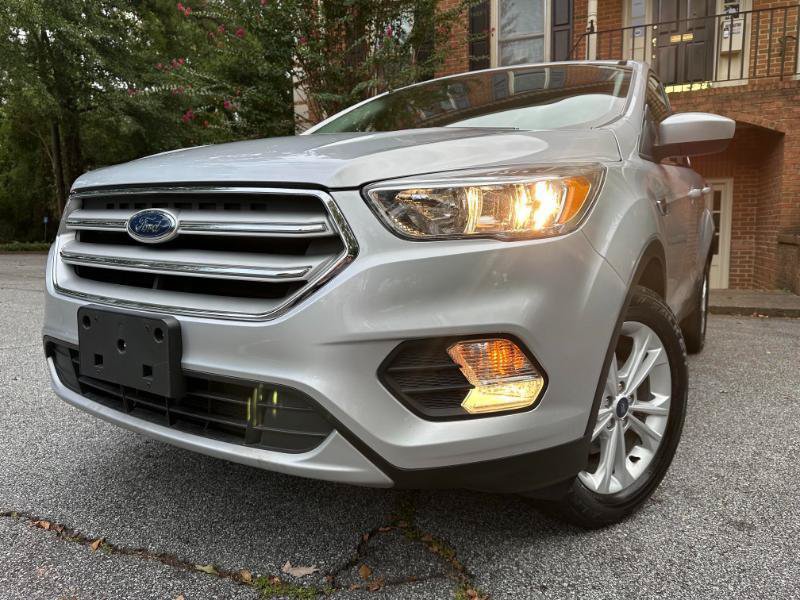 Used 2019 Ford Escape SE FWD image 2