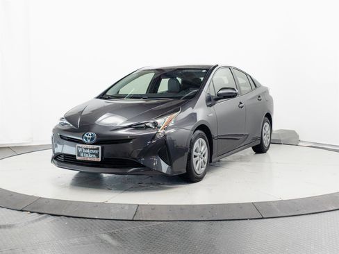 Used 2016 Toyota Prius Two FWD image 3