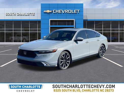 Used 2023 Honda Accord Touring image 1