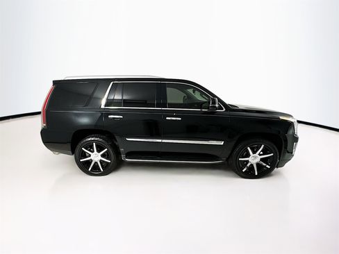 Used 2015 Cadillac Escalade Luxury image 9