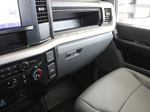 Used 2024 Ford F250 XL w/ XL Chrome Package RWD image 32