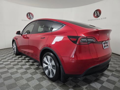 Used 2022 Tesla Model Y Long Range image 7