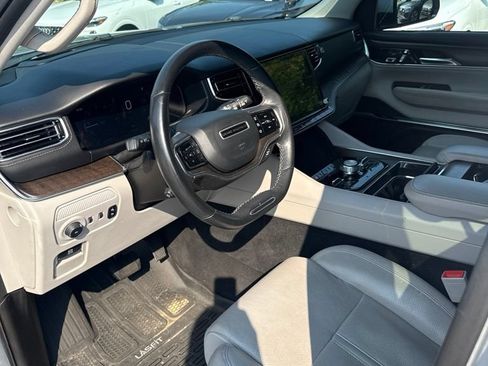 Used 2022 Jeep Grand Wagoneer Series I AWD/4WD image 9