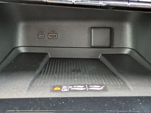 New 2025 Chevrolet Traverse LT w/ Enhanced Driving Package image 17