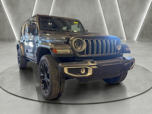 Used 2025 Jeep Wrangler Unlimited Sahara w/ Safety Group AWD/4WD image 1
