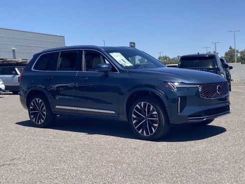 New 2026 Volvo XC90 B5 Plus w/ Protection Package image 4