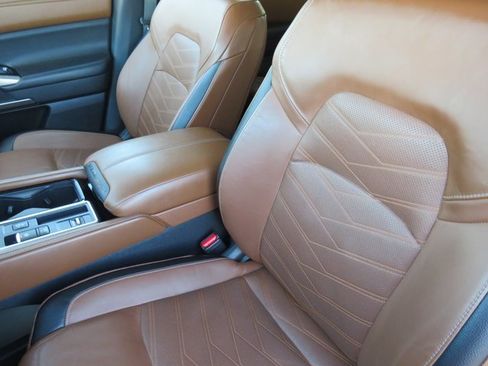 Used 2022 Nissan Pathfinder Platinum w/ Cargo Package image 17