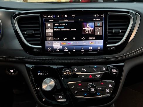 New 2026 Chrysler Pacifica Limited w/ Trailer Tow Group FWD image 19