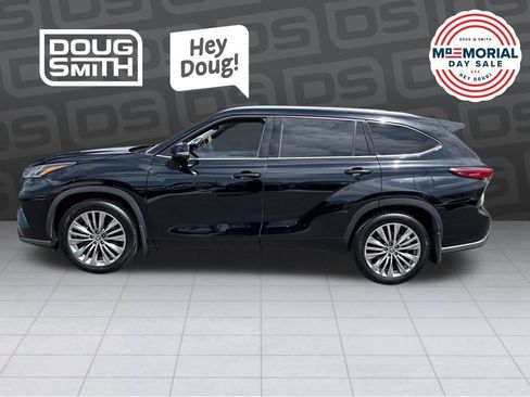 Used 2020 Toyota Highlander Platinum AWD/4WD image 2