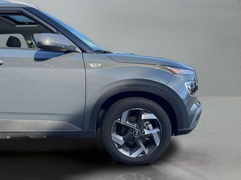 Used 2025 Hyundai Venue SEL FWD image 26