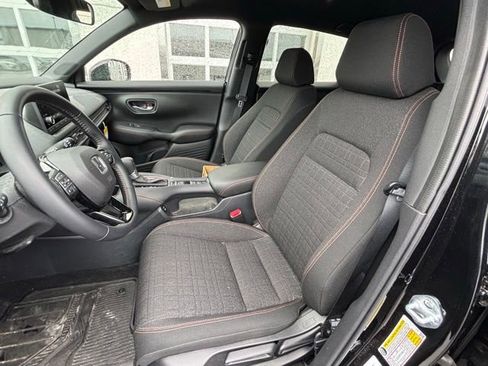 Certified 2025 Honda HR-V Sport image 8