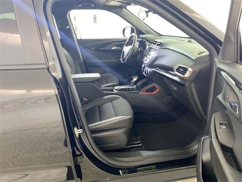 Used 2023 Chevrolet TrailBlazer RS image 35