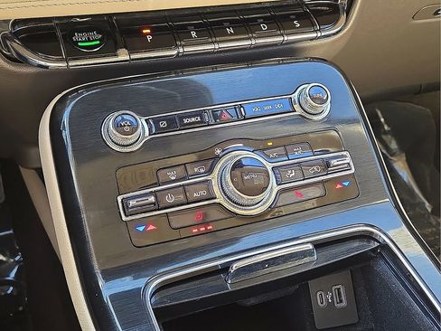 Used 2023 Lincoln Nautilus FWD w/ Premium Package image 28