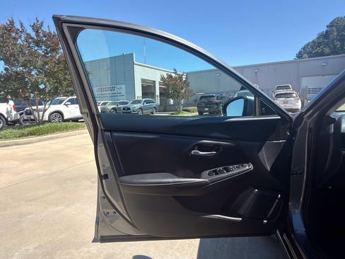 Used 2024 Nissan Sentra S FWD image 9