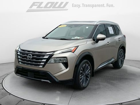 Used 2024 Nissan Rogue Platinum w/ Platinum Premium Package FWD image 3