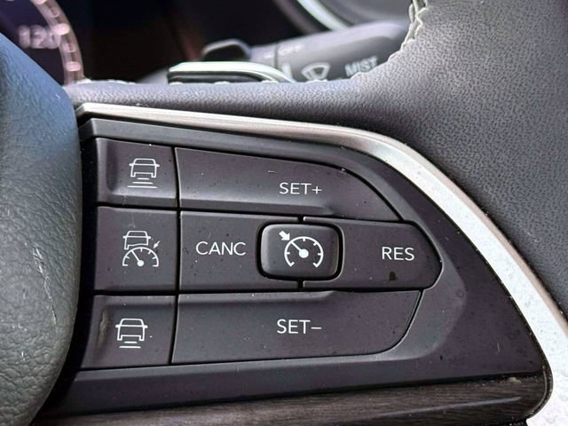 Used 2023 Jeep Grand Cherokee L Limited AWD/4WD image 27