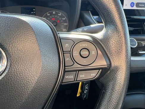 Used 2025 Toyota Corolla LE image 42