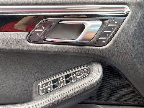 Used 2018 Porsche Macan Sport Edition image 16