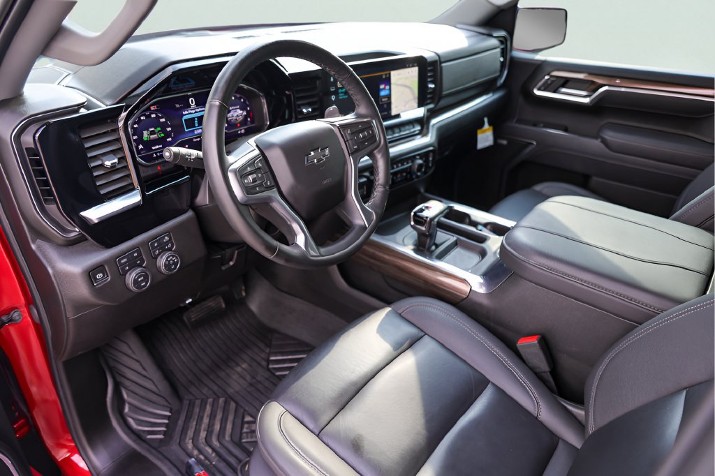 Certified 2025 Chevrolet Silverado 1500 RST AWD/4WD image 12
