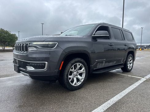 Used 2022 Jeep Wagoneer Series II AWD/4WD image 2