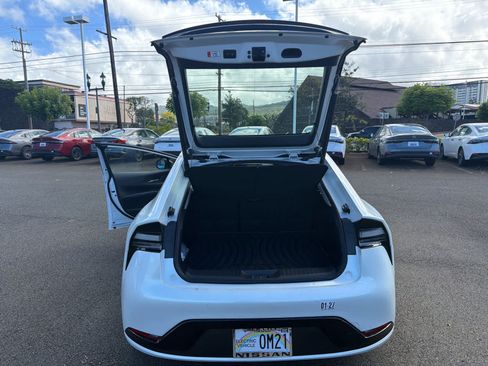 Used 2023 Toyota Prius Prime Premium FWD image 11
