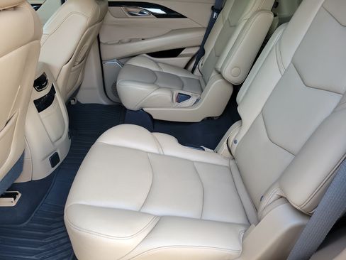 Used 2019 Cadillac Escalade Platinum AWD/4WD image 12