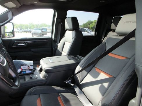 New 2026 GMC Sierra 2500 AT4 w/ AT4 Premium Plus Package AWD/4WD image 13