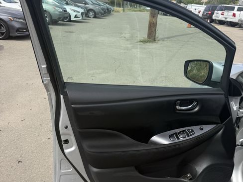 Used 2025 Nissan Leaf S FWD image 18