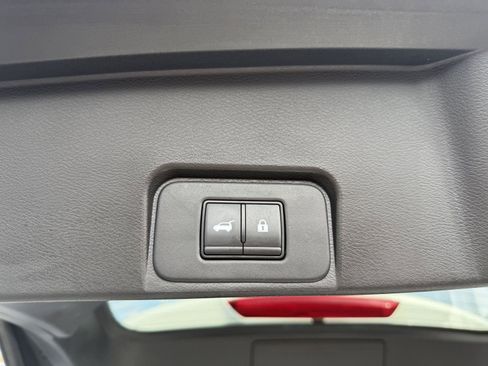 Used 2024 Nissan Rogue SV image 22