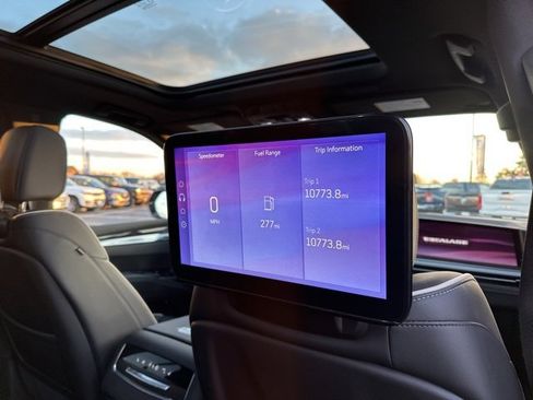Used 2025 Cadillac Escalade Premium Luxury image 23