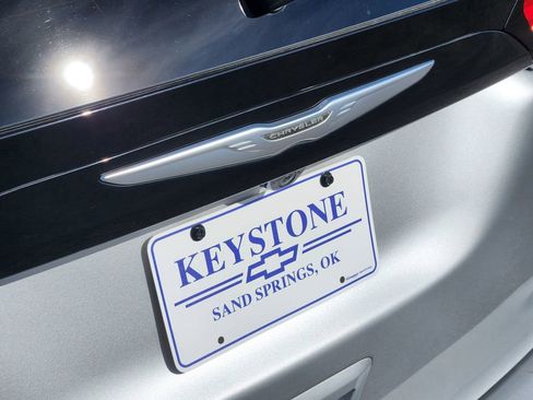 Used 2023 Chrysler Voyager LX image 11