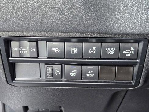 Used 2023 Toyota Sequoia Limited image 26